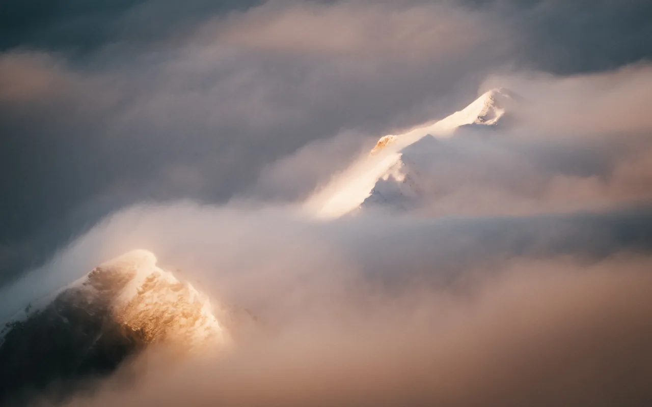 Nebelgipfel, Landschaftsfotografie Schweiz von Thomas Leuthard